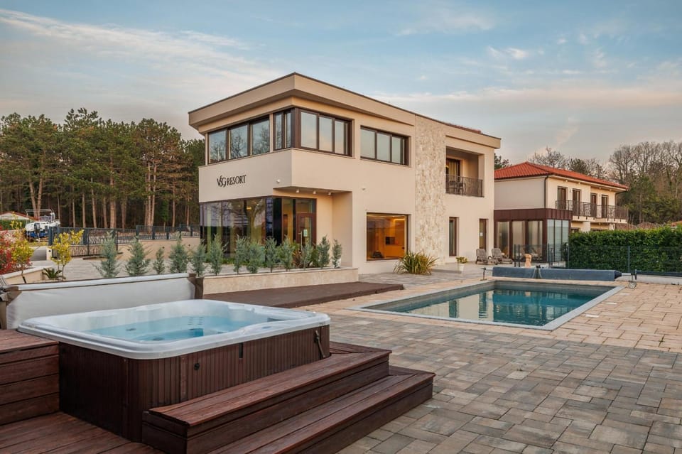 Property building, Pool view, Swimming pool