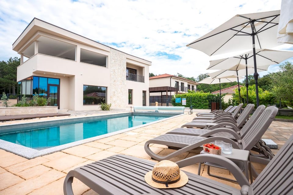 Property building, Pool view, Swimming pool, sunbed