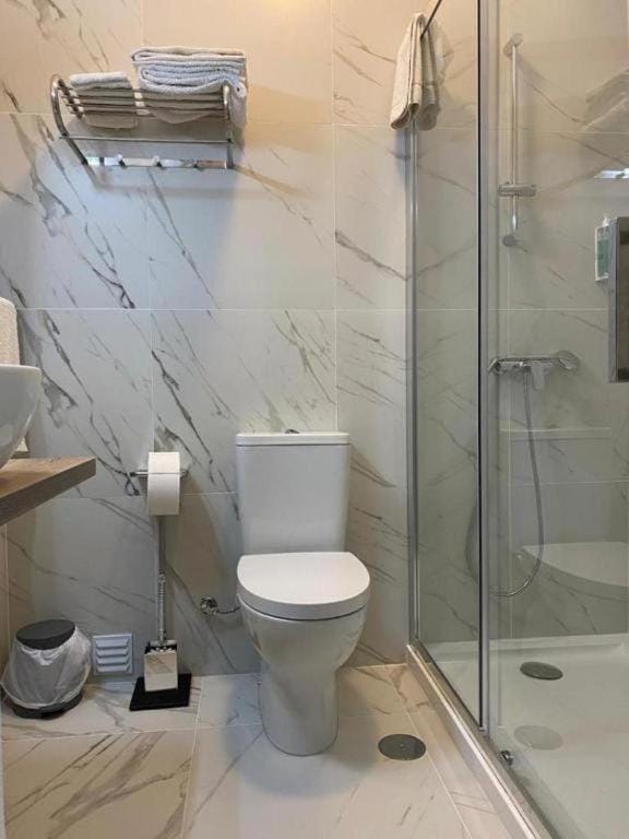 Shower, Bathroom, towels