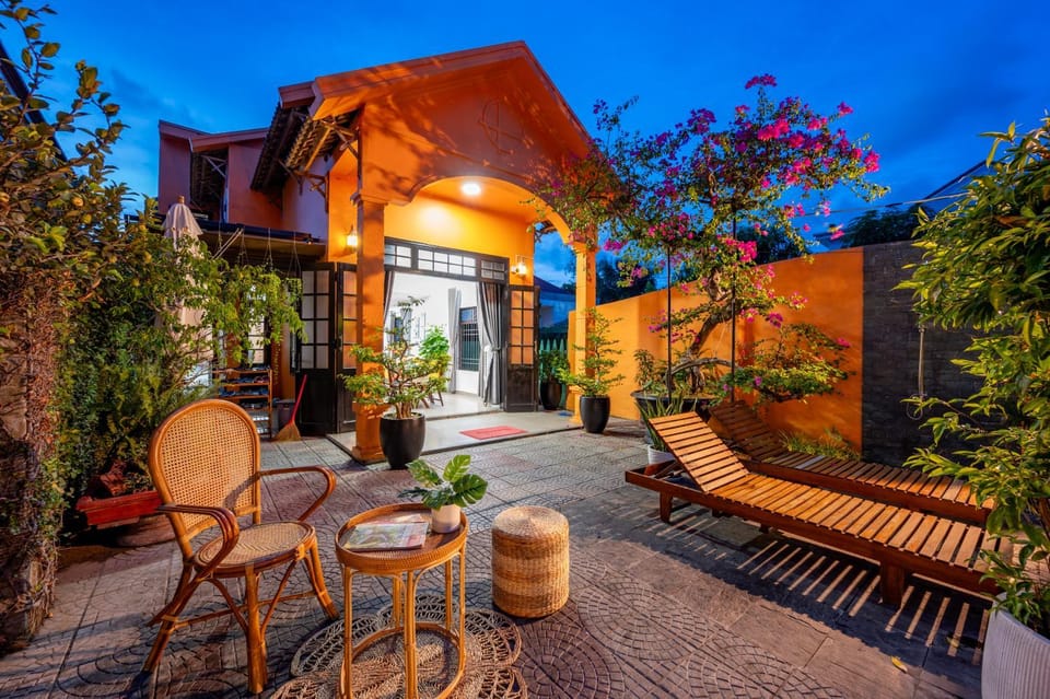 Property building, Garden, Garden, Balcony/Terrace, sunbed