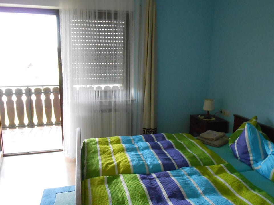 Day, Photo of the whole room
