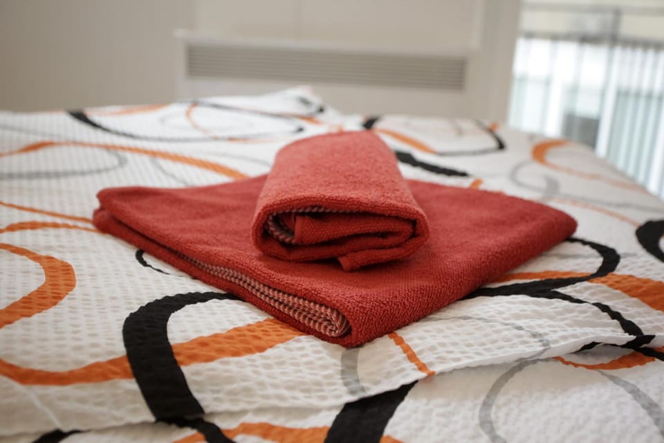 Bed, towels