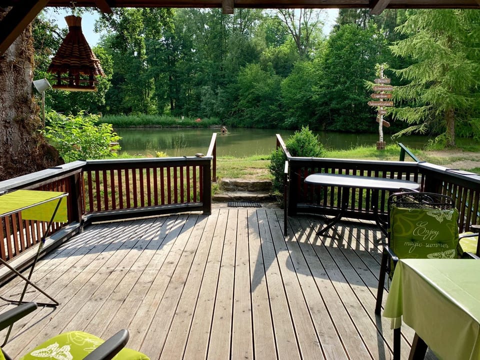 Facade/entrance, Balcony/Terrace, Garden view, Lake view