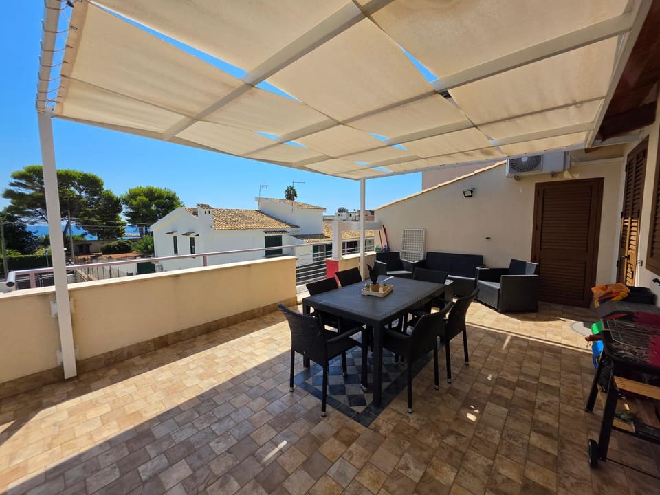 Property building, Patio, View (from property/room), Balcony/Terrace, Living room, Dining area