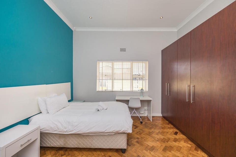 Contemporary 4 Bedroom Home House in Cape Town