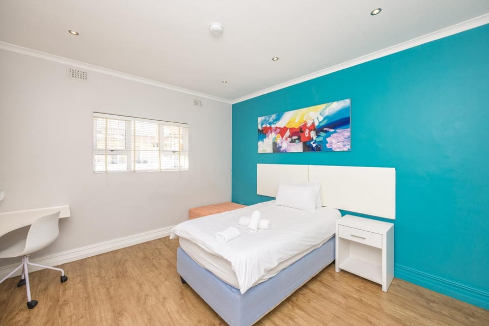 Contemporary 4 Bedroom Home Apartment in Cape Town