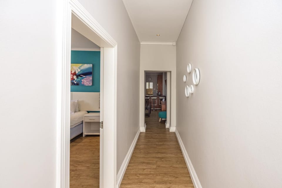 Contemporary 4 Bedroom Home Apartment in Cape Town