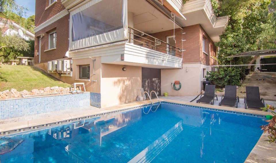 Property building, Swimming pool, Swimming pool