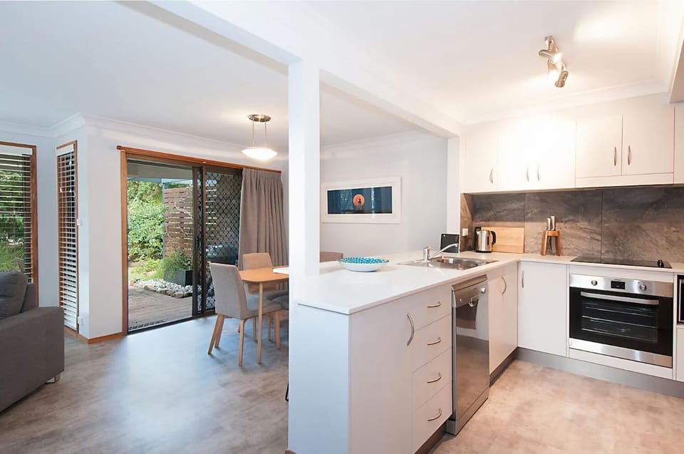 Calinda Sol 7 - 9 Massinger Street House in Byron Bay