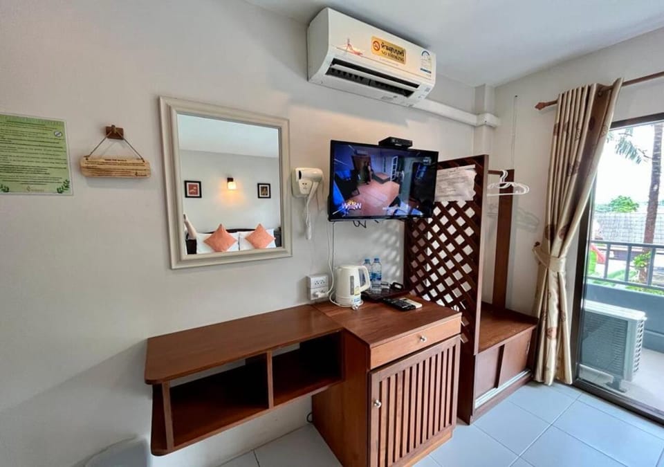 TV and multimedia, Photo of the whole room, Bedroom, hair dresser, air conditioner