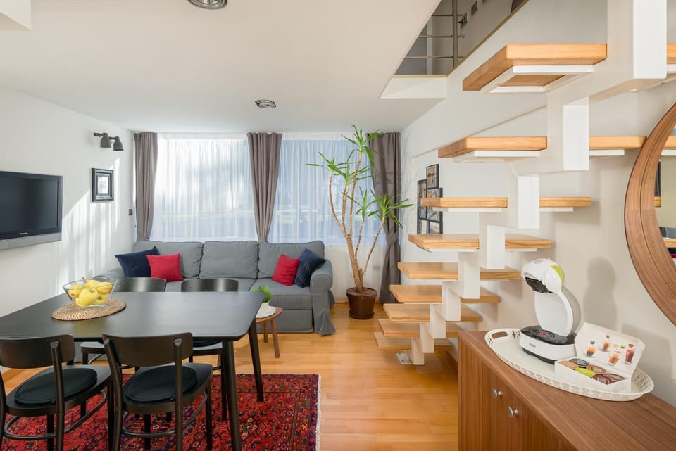 Photo of the whole room, Dining area