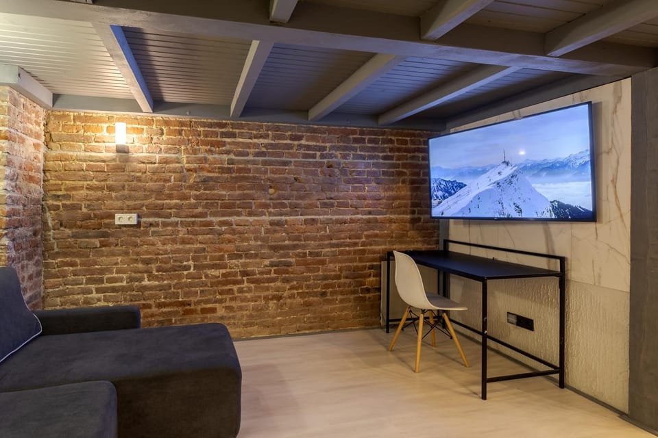 TV and multimedia, Seating area