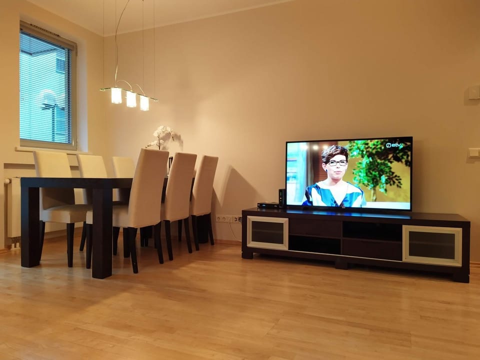 Communal lounge/ TV room, TV and multimedia, Living room, Dining area