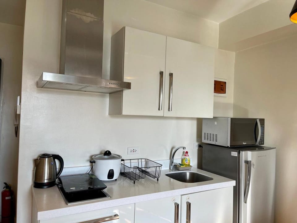 Great 1BR Aqua Livingstone with Netflix, Pool & Gym Apartment in Mandaluyong