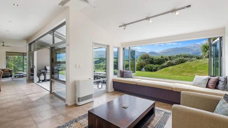 Amberley Retreat House in Queenstown