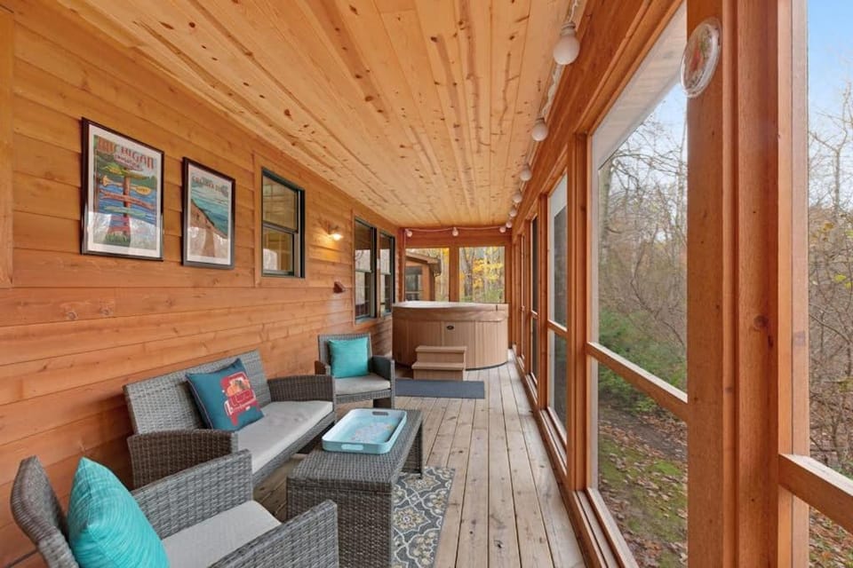 Kingfisher Cove Cabin 2 Cabin in Michigan