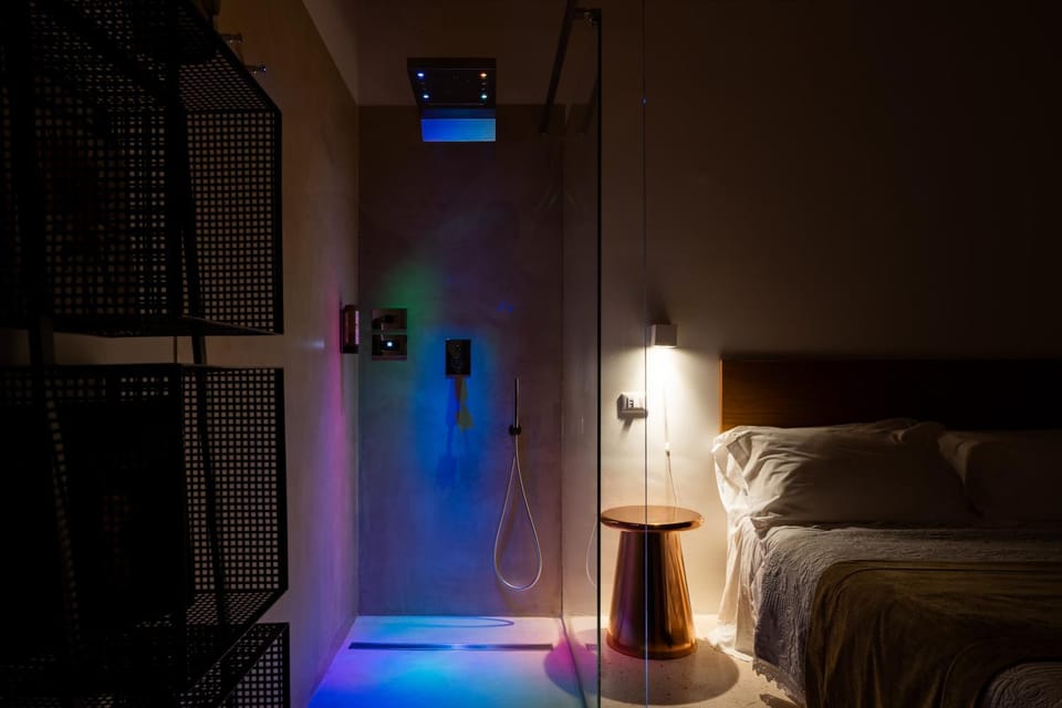 Shower, Bed, Bedroom