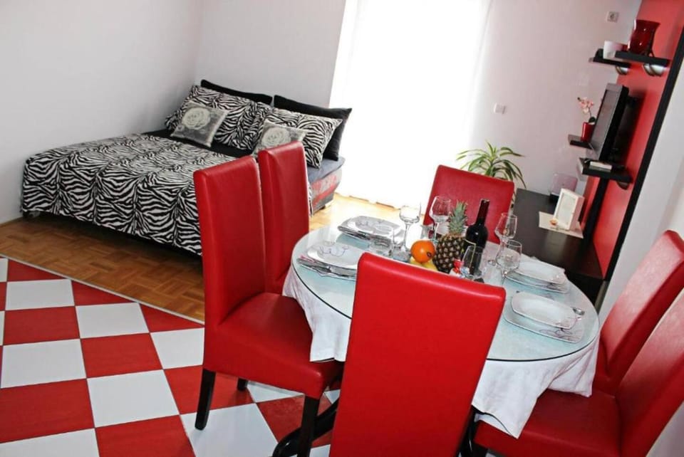 Living room, Dining area