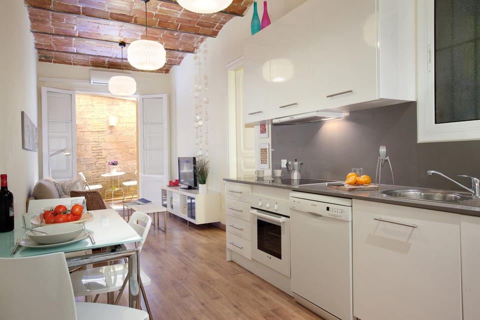 Kitchen or kitchenette, Dining area, dishwasher