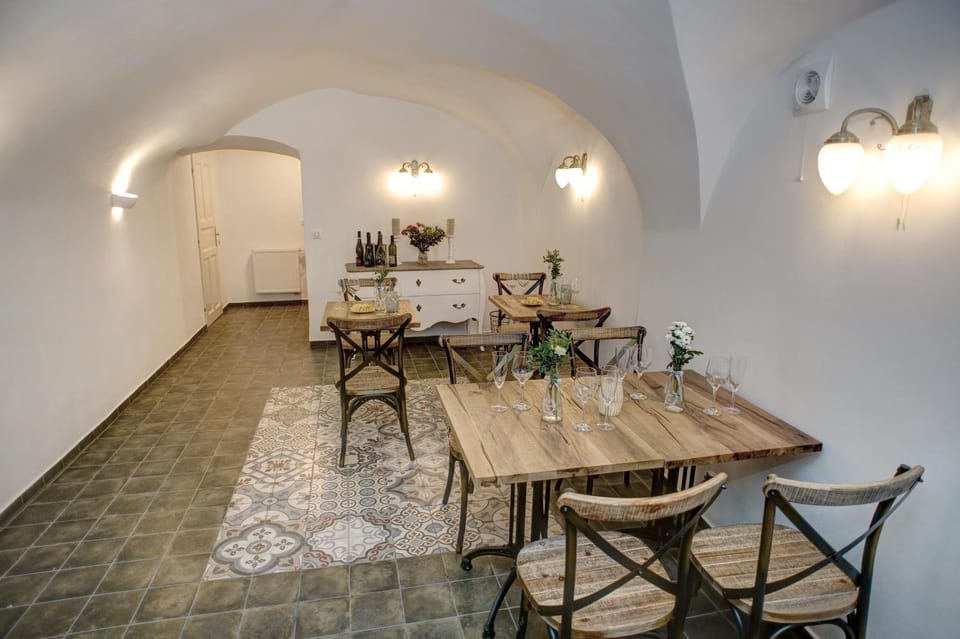 Restaurant/places to eat, Lobby or reception, Lounge or bar