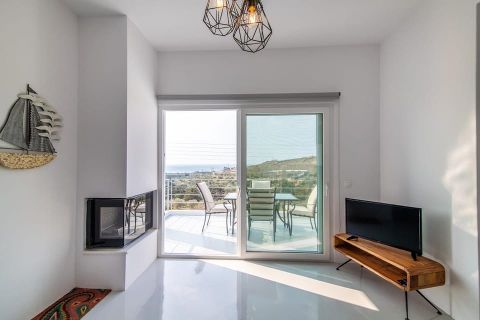 TV and multimedia, View (from property/room), Balcony/Terrace, fireplace