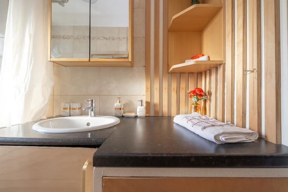 Bathroom, towels