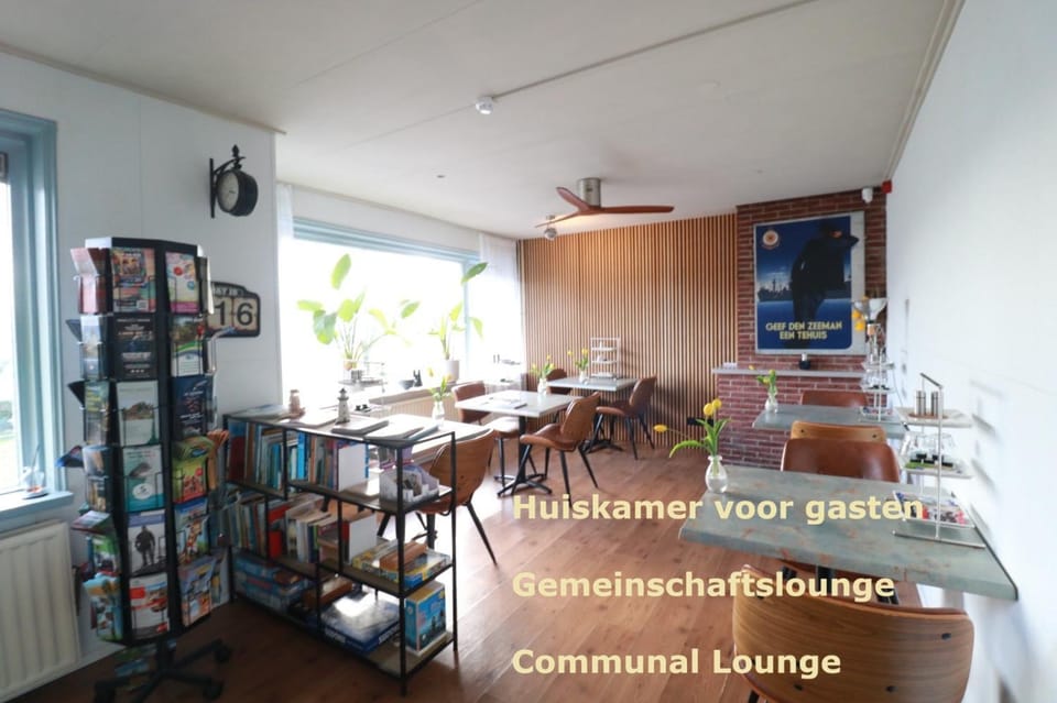 Property building, Restaurant/places to eat, Game Room, Seating area, Dining area, Area and facilities, Breakfast