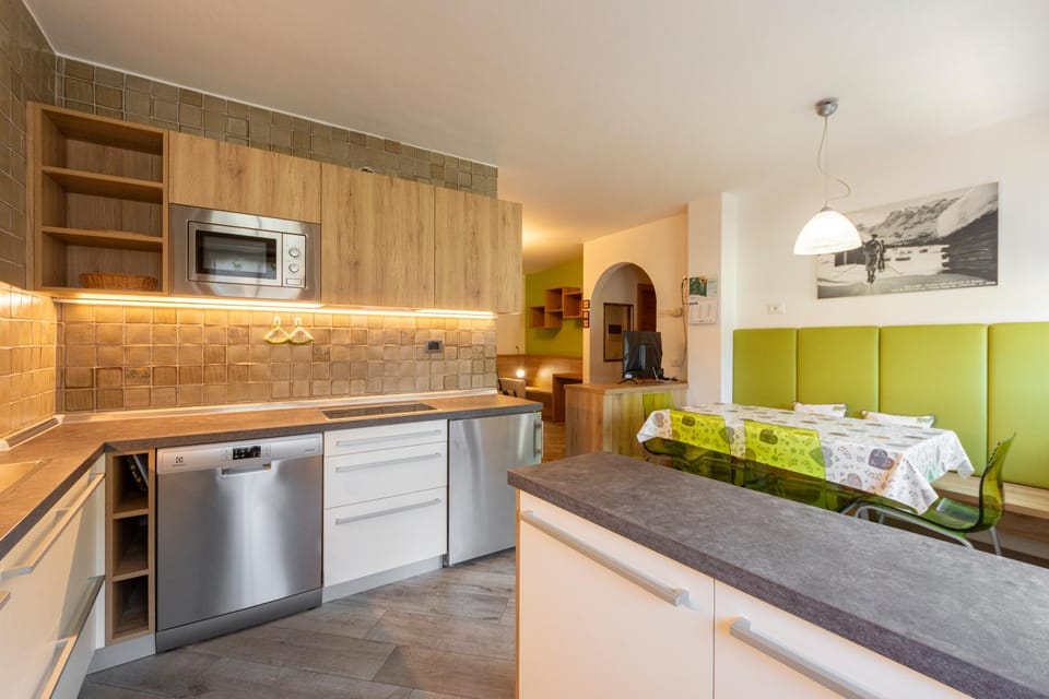 Kitchen or kitchenette, dishwasher, oven, stove