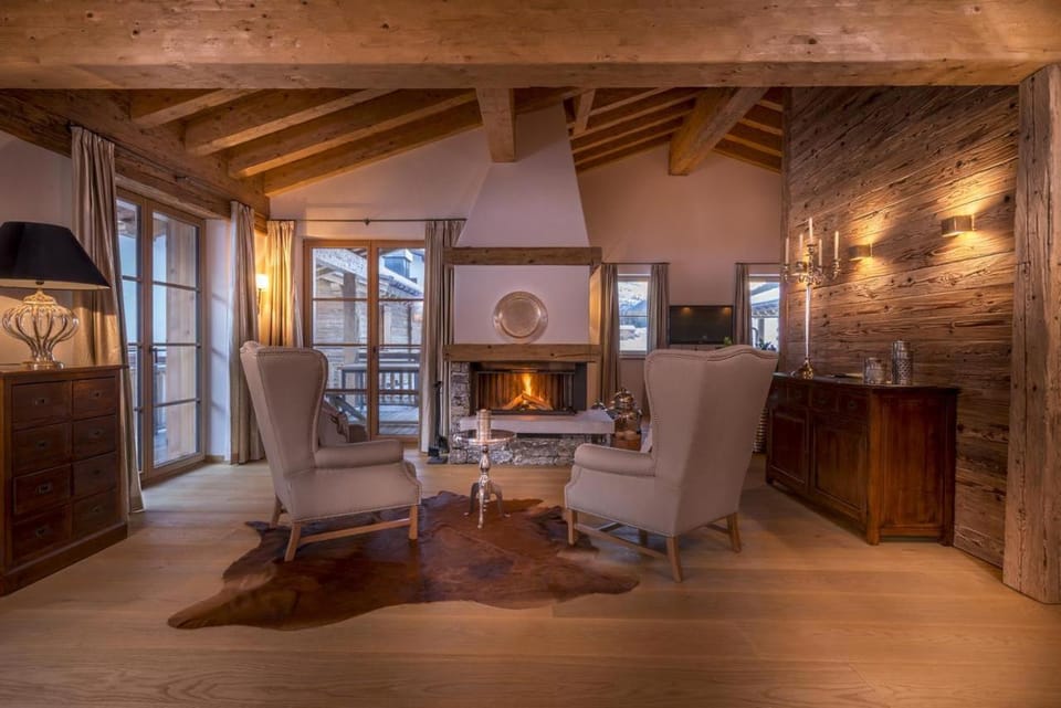 Circle Chalets Arlberg Ski in - Ski out Chalet in Lech