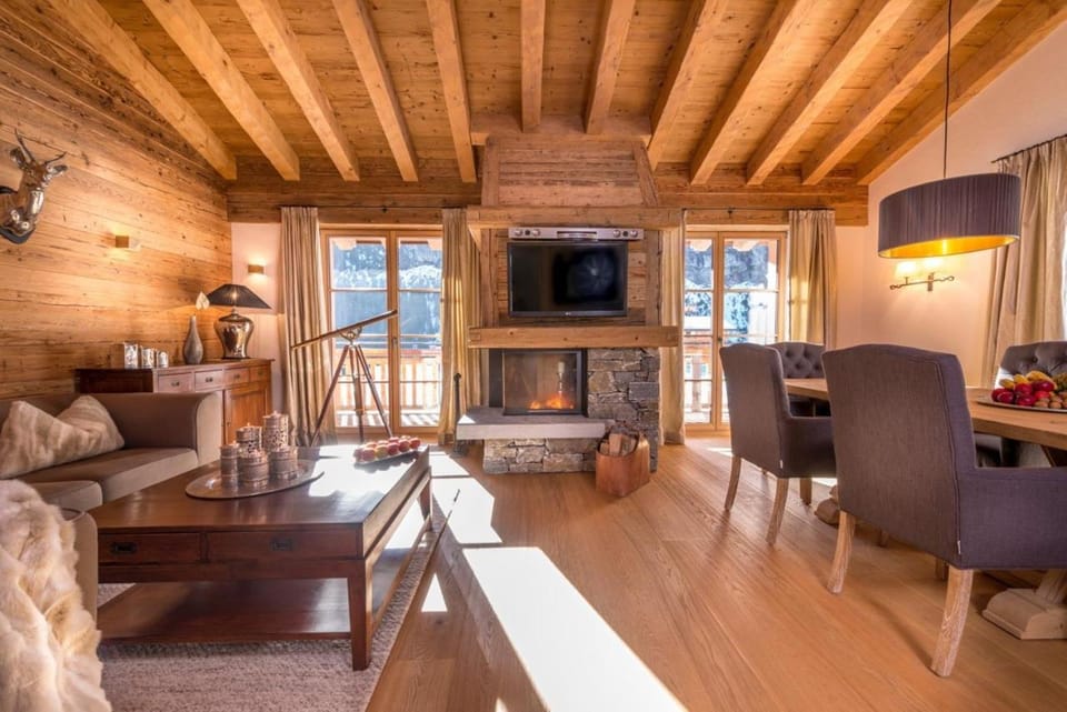 Circle Chalets Arlberg Ski in - Ski out Chalet in Lech