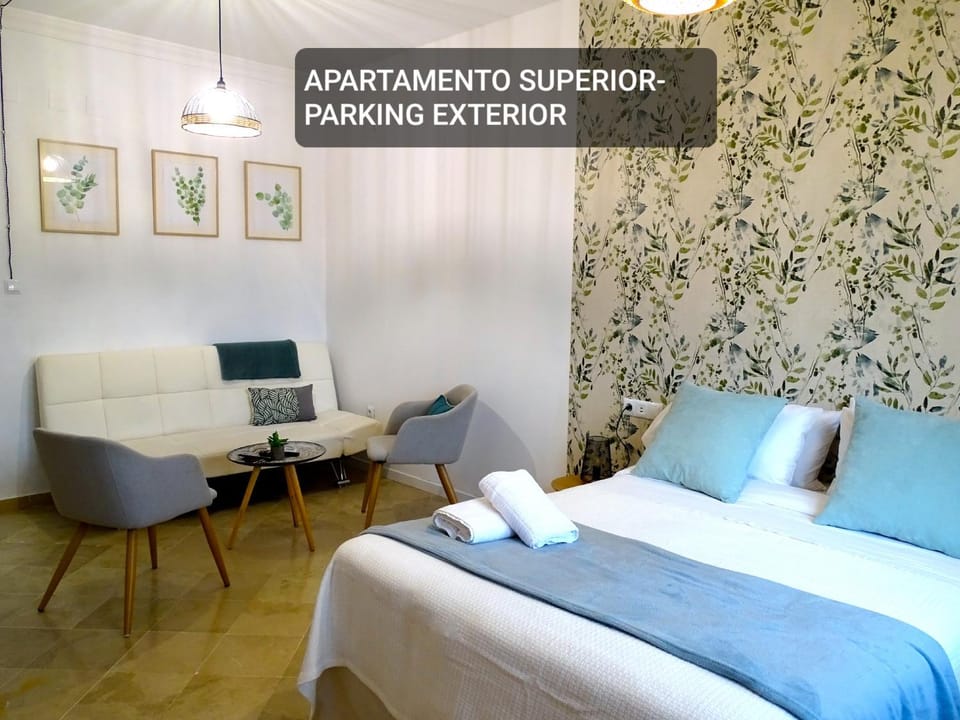 Bed, Living room, Photo of the whole room, Seating area, Bedroom, towels