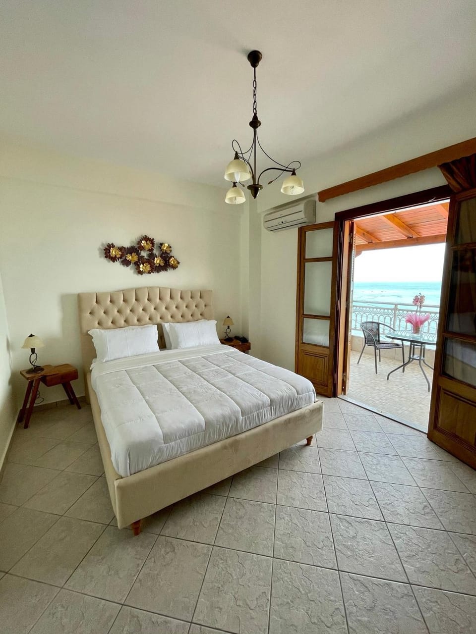 Bed, Balcony/Terrace, Photo of the whole room, Bedroom