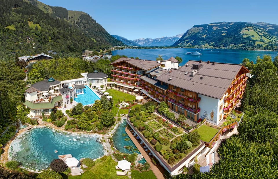 Property building, Spring, Day, Natural landscape, Bird's eye view, Lake view, Mountain view, Pool view, Swimming pool