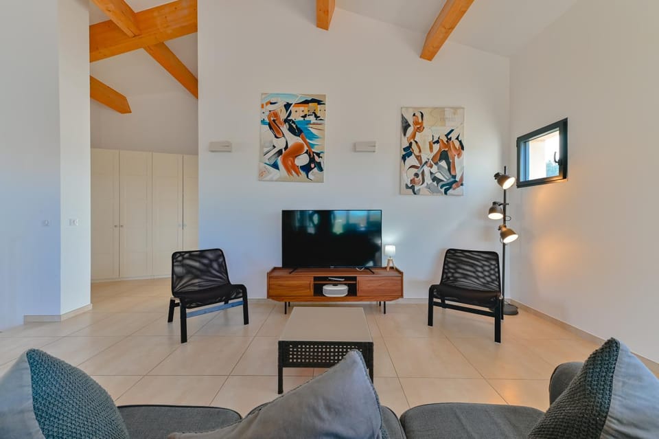 Communal lounge/ TV room, Living room