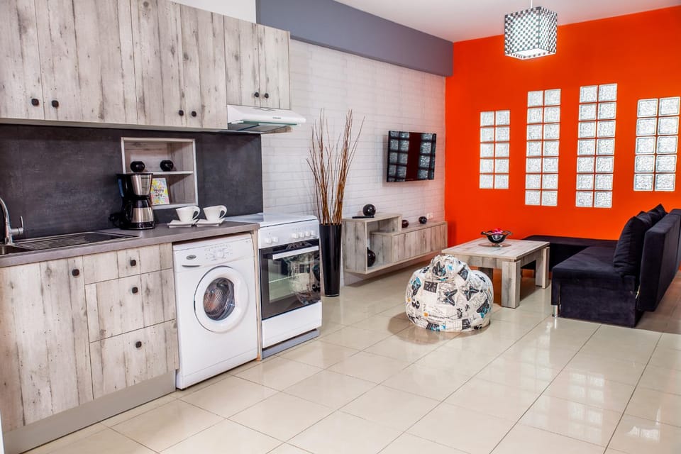 Kitchen or kitchenette, Seating area