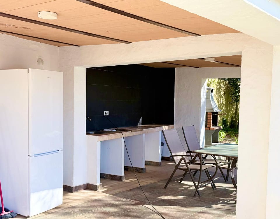 Chalet en Conil, descansa y disfruta BBQ AIRE PISCINA privada PARKING House in La Janda