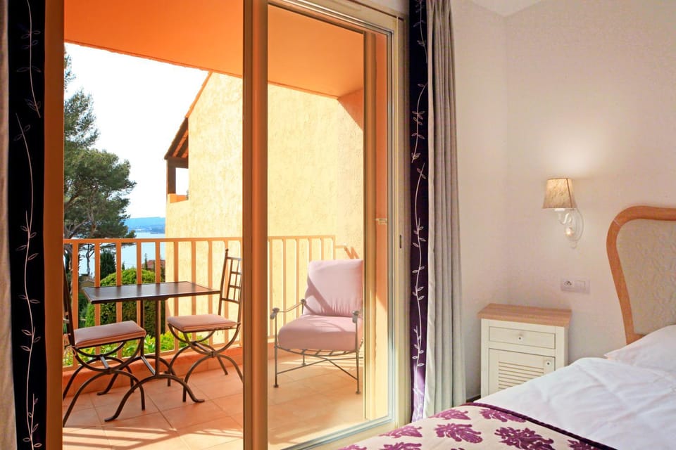 Balcony/Terrace, Bedroom, Garden view, Sea view