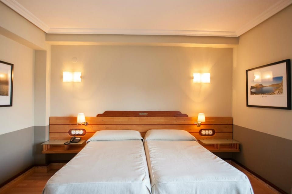 Bed, Photo of the whole room, Decorative detail