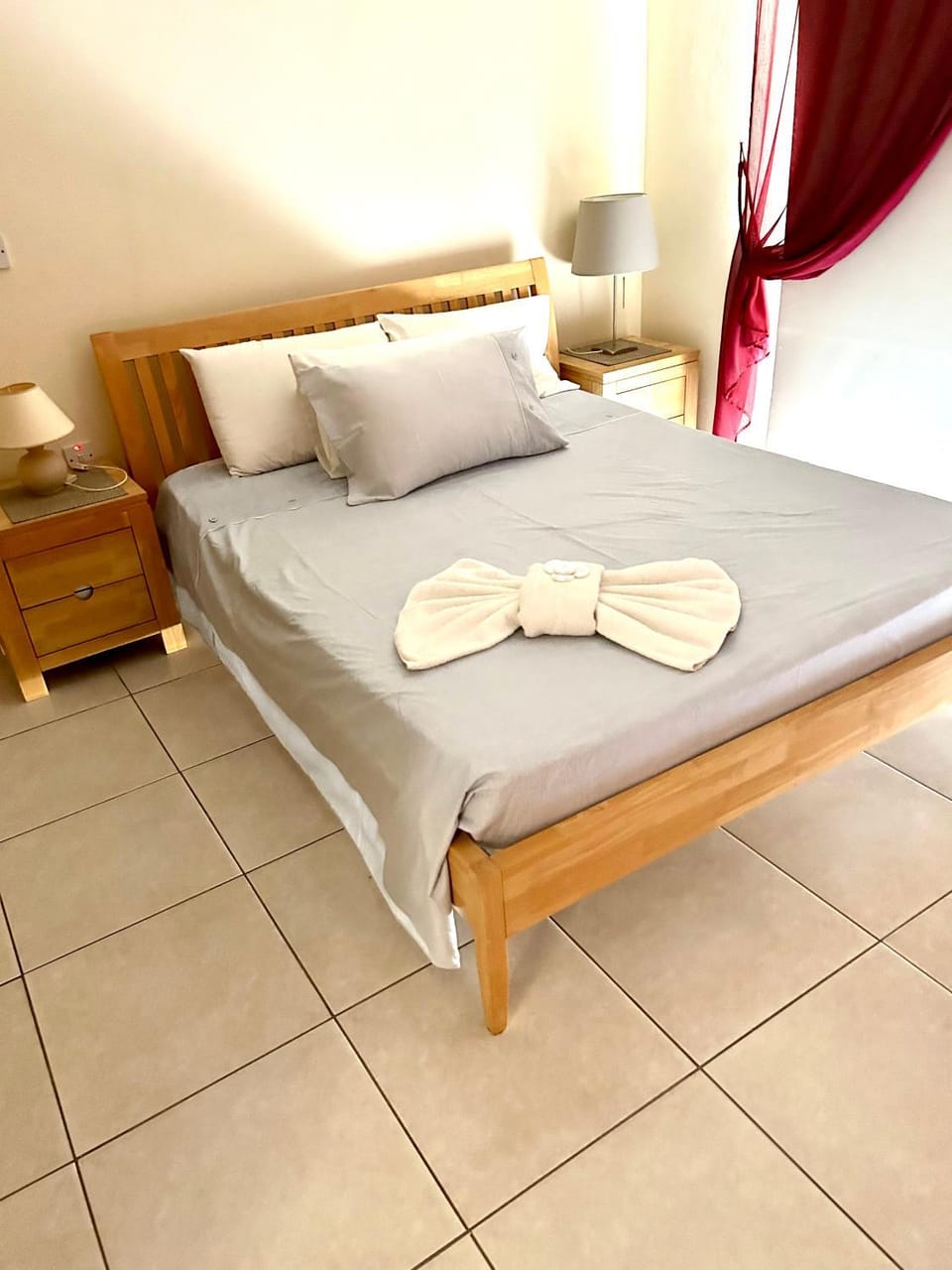 Bed, Bedroom, towels