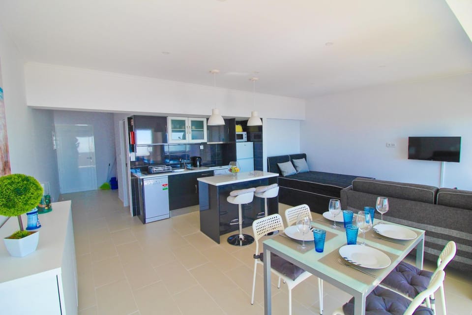 TV and multimedia, Kitchen or kitchenette, Living room, Dining area