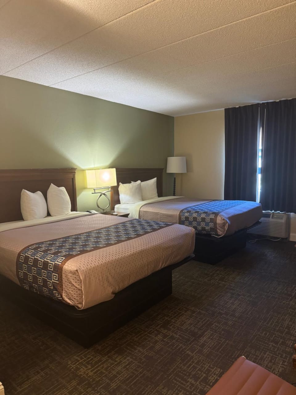 Emerald Inn Hotel in White Bear Lake