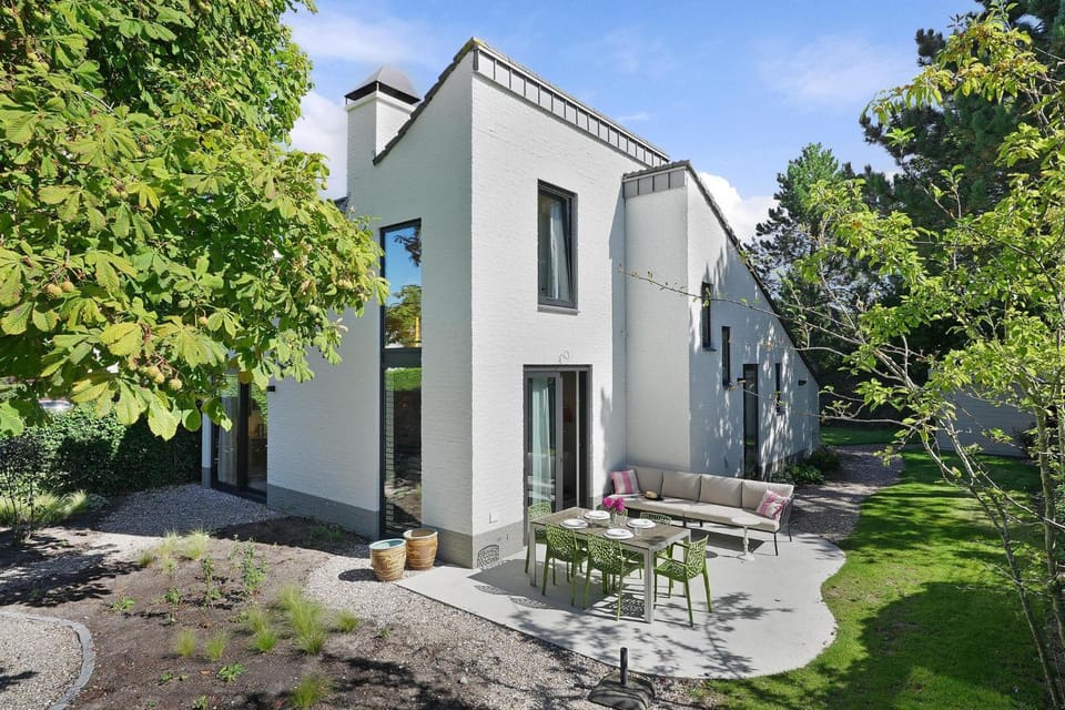 Property building, Garden view