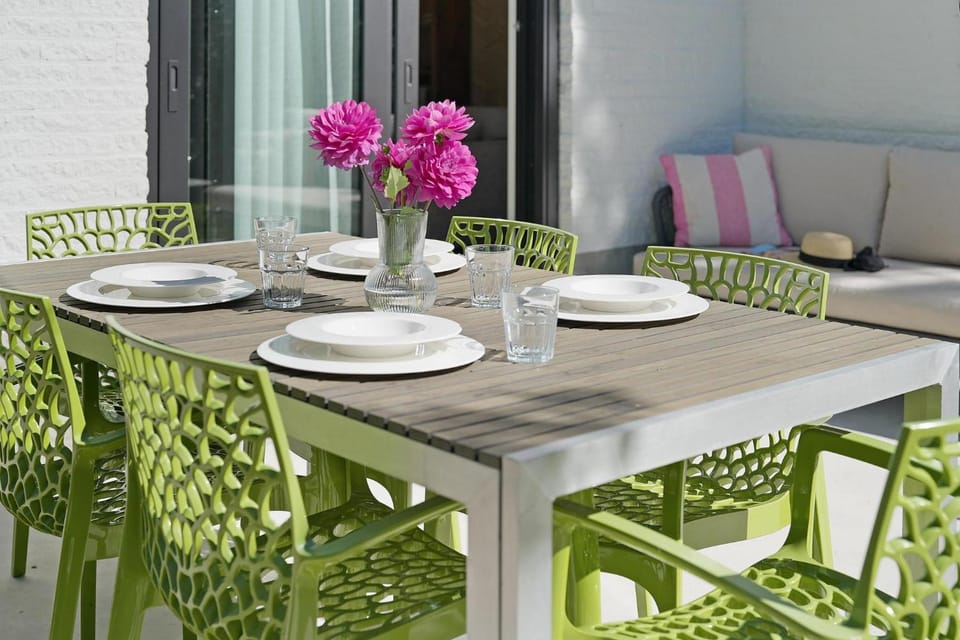 Seating area, Dining area