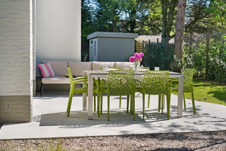 Property building, Patio, Garden, Dining area