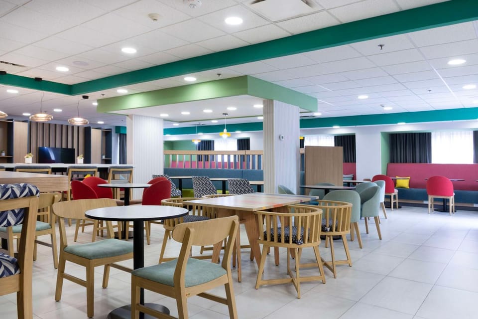 Restaurant/places to eat, Seating area