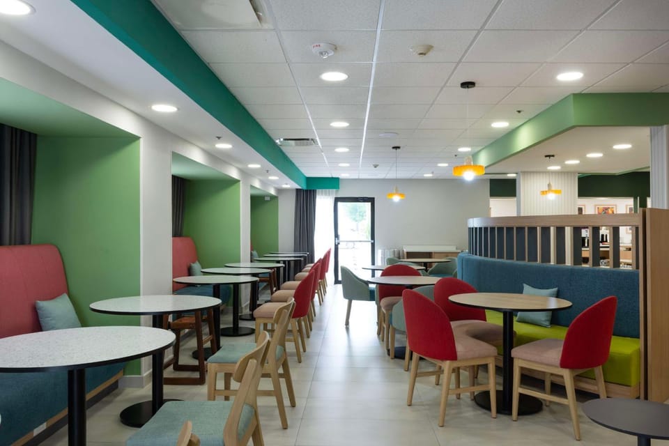 Restaurant/places to eat, Seating area