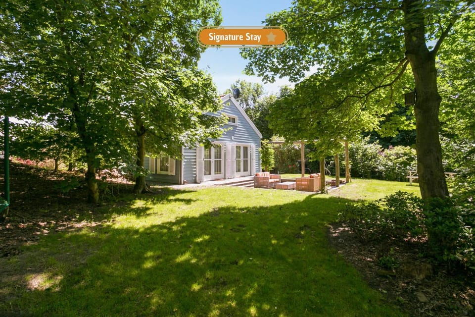 Property building, Garden, Garden view