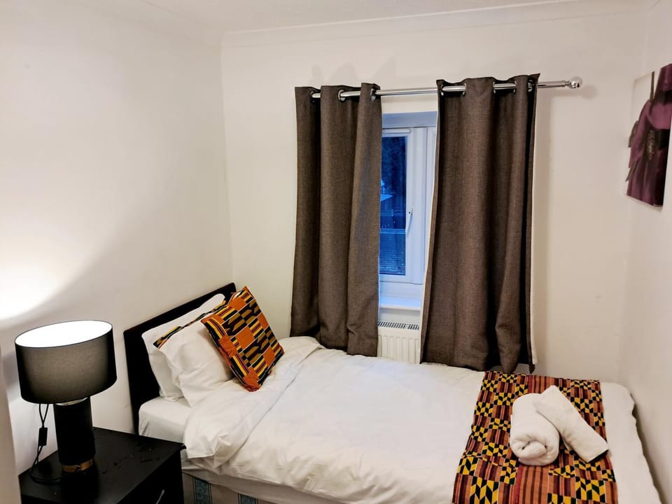 London ExCel 3Bed House Sleeps 6 - Car park for 2 House in London