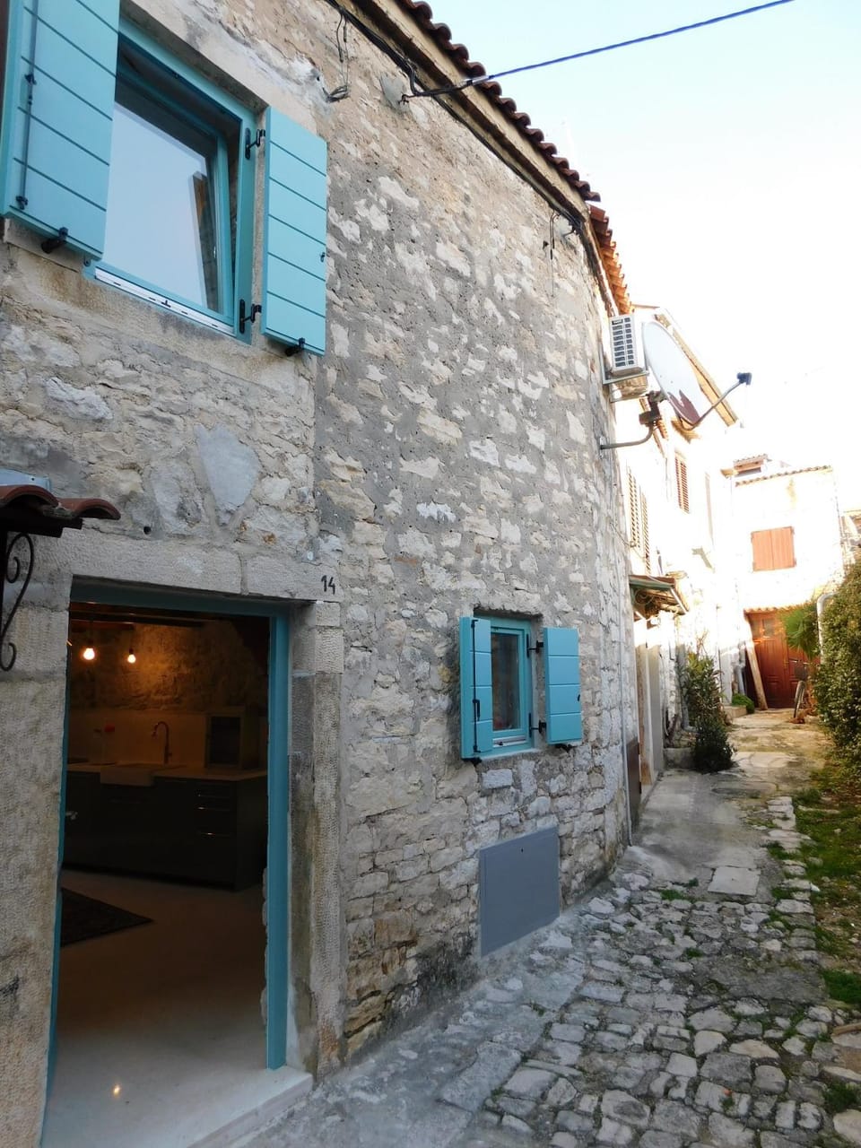 Facade/entrance