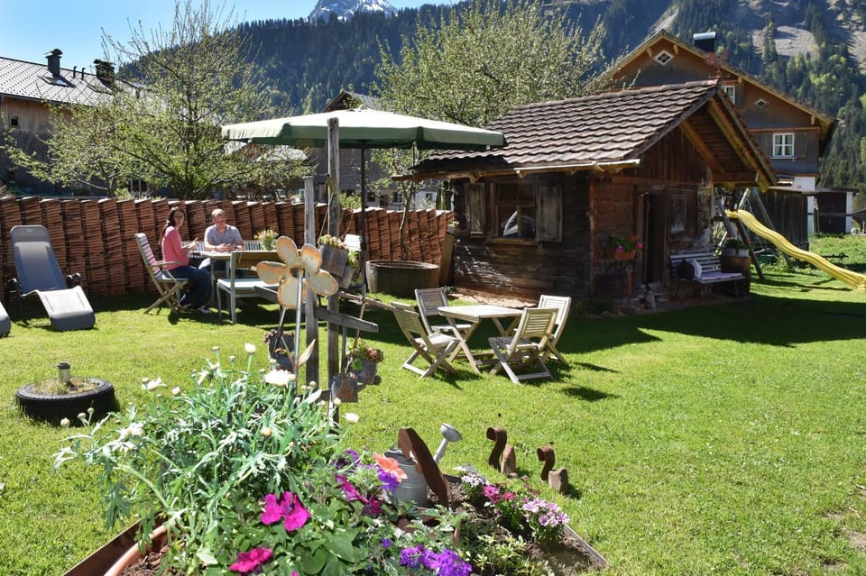 Patio, Spring, Day, People, Summer, BBQ facilities, Garden, Balcony/Terrace, On site, Family